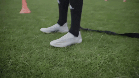 michaeltuananh giphyupload giày đá banh giày đá bóng giày đá banh chính hãng GIF