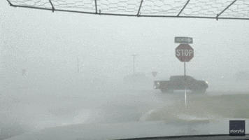Supercell Brings Strong Wind and Rain to Central Texas