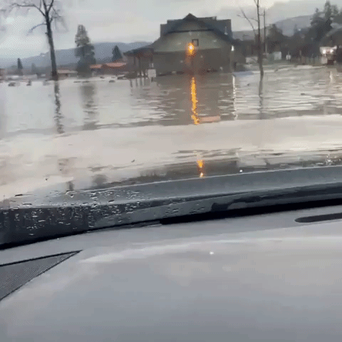 British Columbia Resident Drives Through Deep Floodwaters in City of Merritt