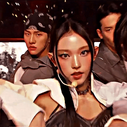 markjp0 giphyupload kitty newjeans haerin GIF