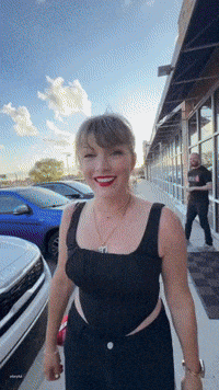 Taylor Swift Look-Alike Tricks People at 'TTPD' Pop-Up Bar ... For a Second