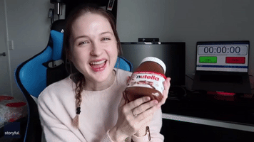 Competitive Eater Demolishes Full Jar of Nutella in Under 2 Minutes