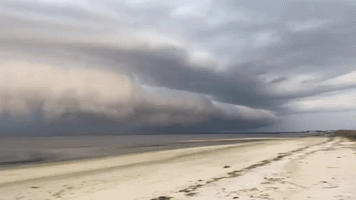 Shelf Cloud Sweeps Across Delaware Bay