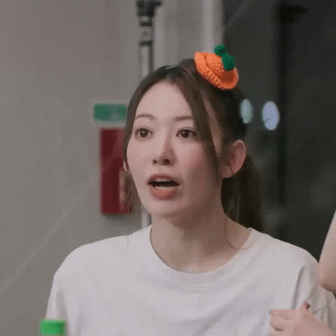 Helmets kpop idol sakura le sserafim GIF