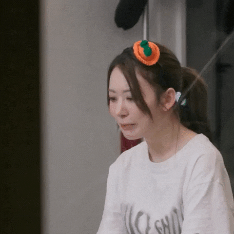 Helmets kpop idol sakura le sserafim GIF