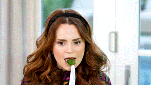 gosto horrível em ingles

DESCRIÇÃO DA IMAGEM: A YouTuber americana Rosanna Pansino está provando alguma comida verde quando faz uma careta, com cara de quem não gostou. 