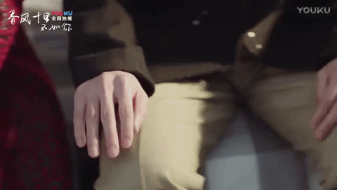 chun feng shi li bu ru ni hold hands GIF