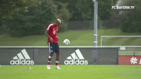 dribbling kiss GIF by FC Bayern Munich