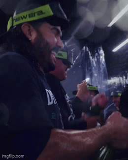 kingkaps7 giphyupload kingkaps7 mariners eugenio suárez it feels a lot different on clinching al west title GIF
