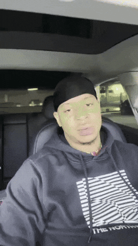 Geeceereacts comedy zoom negative zoomin GIF