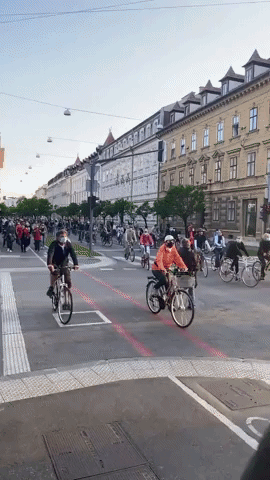 Thousands Join Anti-Lockdown Cycling Protest in Slovenia's Ljubljana