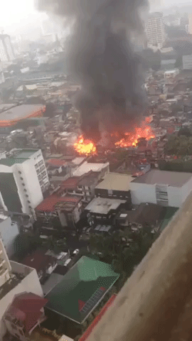 Major Fire in Residential Neighborhood of Manila