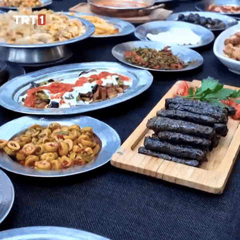 Hungry Dinner Table GIF by TRT