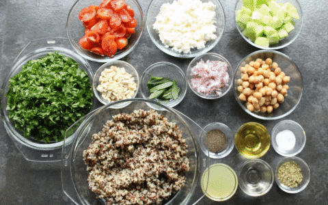 oanagrecea giphygifmaker salata greceasca cu quinoa GIF
