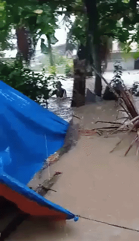 People Wade Through Chest-High Water as Deadly Tropical Storm Hits Philippines