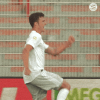 Happy Benjamin Pavard GIF by FC Bayern Munich