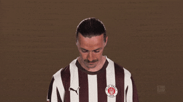 Look Up St Pauli GIF by Bundesliga