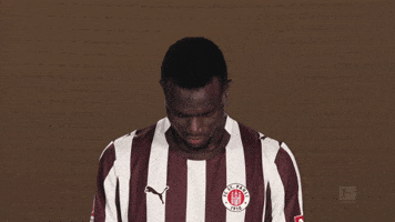 Look Up St Pauli GIF by Bundesliga