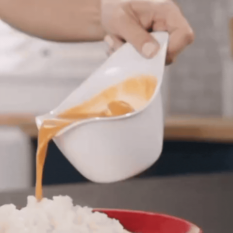 Sauce poured over rice | Rice Robot