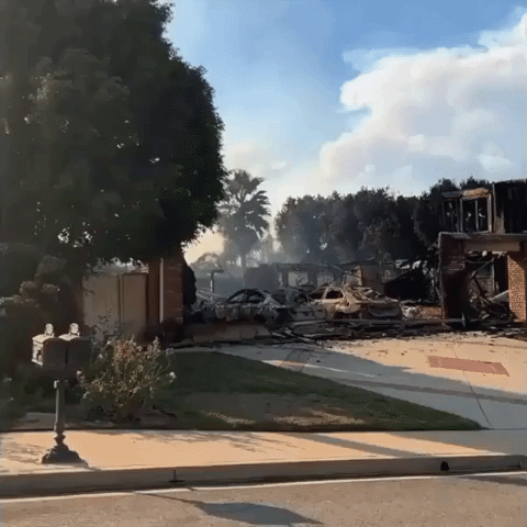 Woolsey Fire Decimates Homes, Vehicles in Oak Park