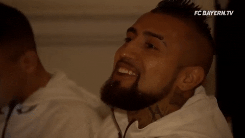 happy arturo vidal GIF by FC Bayern Munich