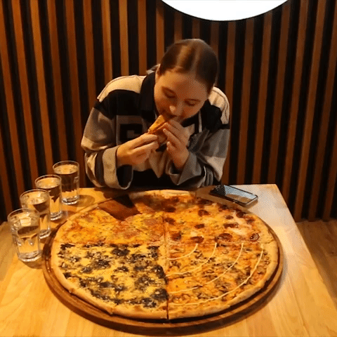 Nela Zisser vs MASSIVE PIZZA