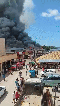 Fire Breaks Out at Philippine Market, Destroys 20 Houses