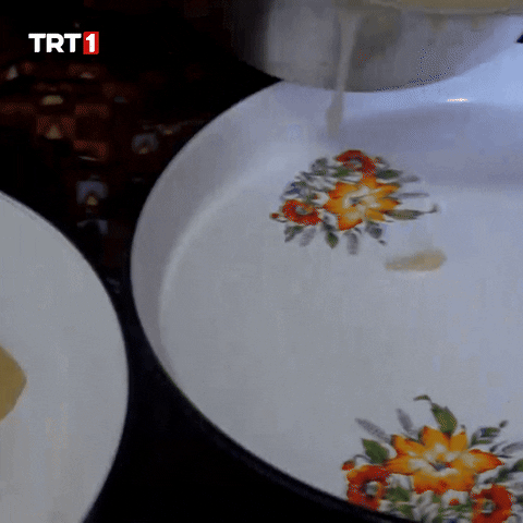Hungry Cake GIF by TRT