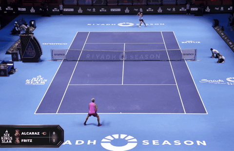 Jannik Sinner flashed a 'sinister' smile with a brilliant backhand down the line!