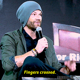 aborddelimpala giphyupload jared padalecki jp fingers crossed GIF