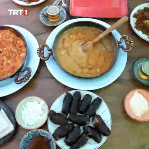 Hungry Bon Appetit GIF by TRT