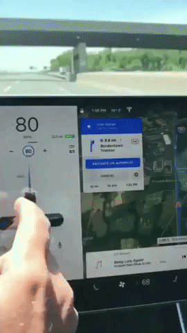 Driver Doesn't Want to Change Lanes, No Matter What His Tesla Tells Him