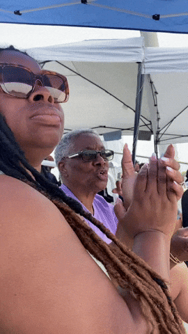 ReadBeanpie clap applause andrea shaun GIF