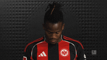 Look Up Eintracht Frankfurt GIF by Bundesliga