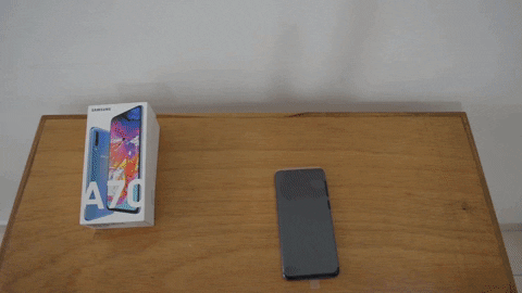 dianaarias_ giphygifmaker samsung unboxing samsung galaxy a70 GIF