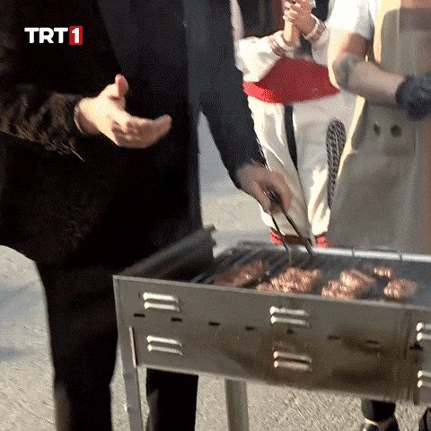 Lunch Cooking GIF by TRT