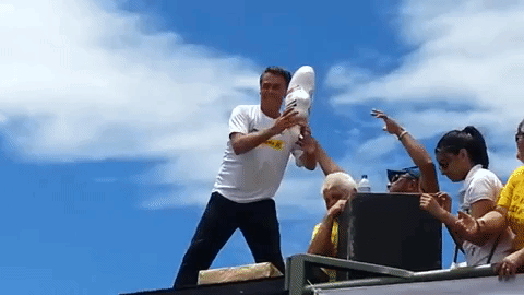 bolsonaro boneco lula GIF