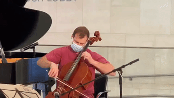 Surgeons Perform Classical Music in Hospital Lobby to Celebrate Frontline Workers