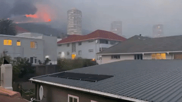 Cape Town Blaze Burns Near Vredehoek Suburb