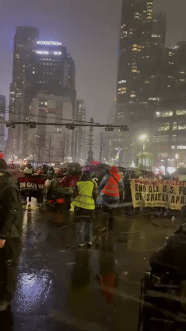 Protesters March in New York Snow to Urge End of US Financial Aid to Israel