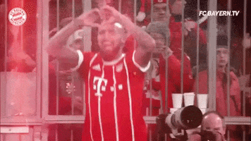 happy arturo vidal GIF by FC Bayern Munich