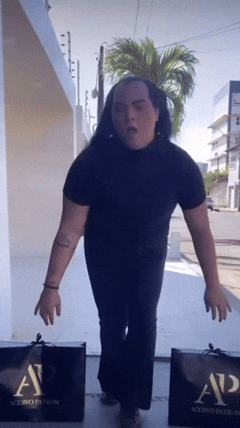 giphy.gif?cid=9b38fe91z2arenku1vp1dgkuee5qjz3uayfnjcoeqvdszppp&ep=v1_gifs_username&rid=giphy.gif&ct=g