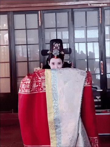 Iu Byeonwooseok GIF