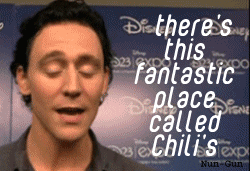 tom hiddleston chilis GIF